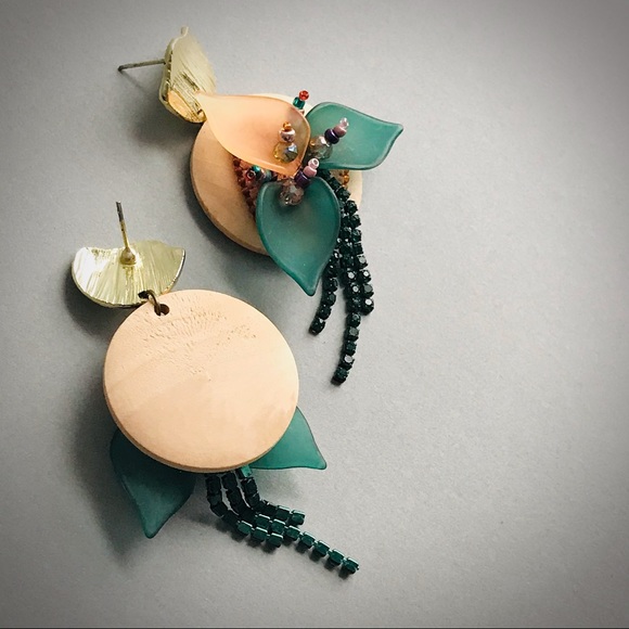 Earrings with wood floral pendant - Picture 12 of 14